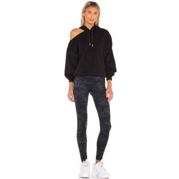 Spanx Look At Me Now Black Camo Seamless Leggings - Picture 2 of 10